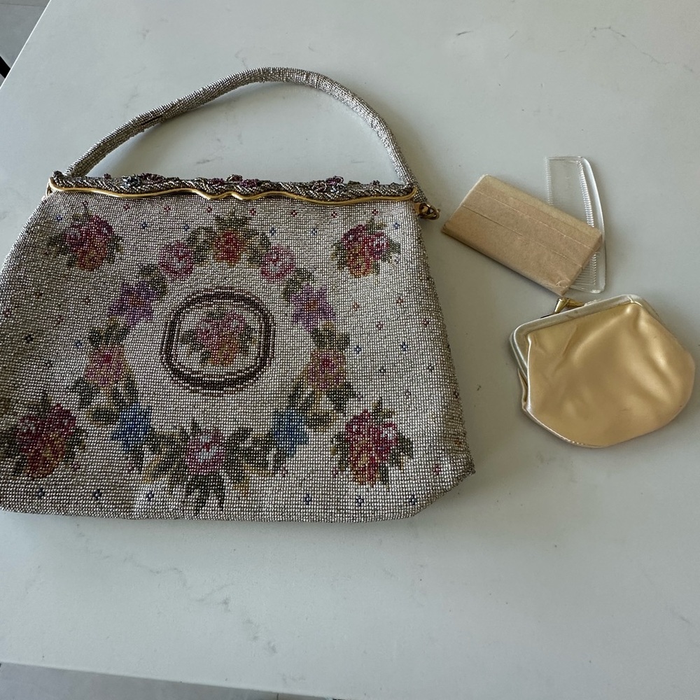 Vintage Floral Metal
Beaded Bag